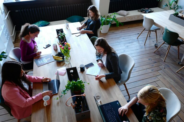 Five women sitting at conference table. — Neustart Digital